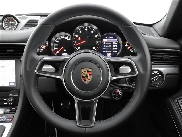 PORSCHE 911 2019 Image 31
