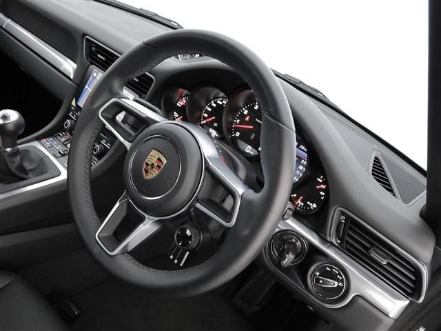 PORSCHE 911 2019 Image 31