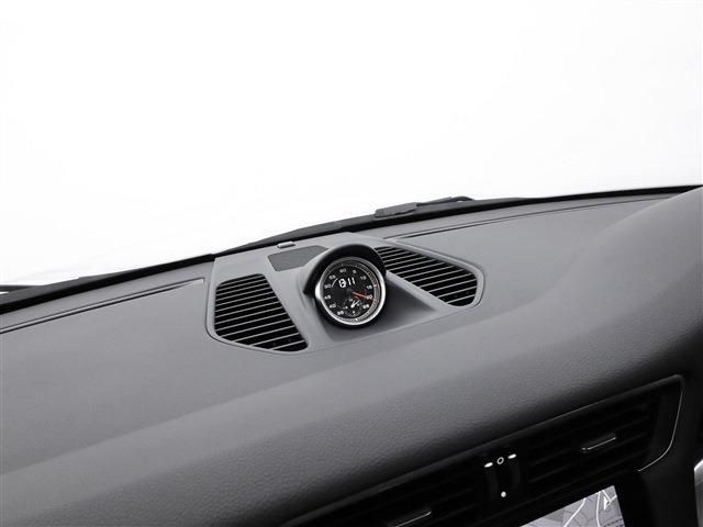 PORSCHE 911 2019 Image 31