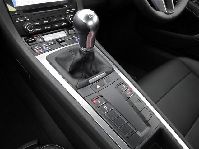 PORSCHE 911 2019 Image 31