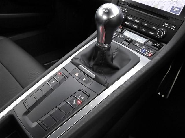 PORSCHE 911 2019 Image 31