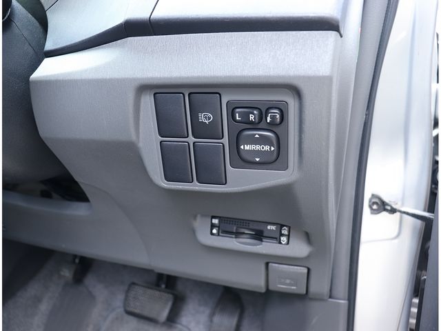 TOYOTA PRIUS 2010 Image 31