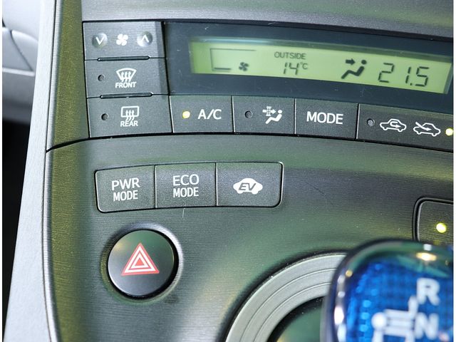 TOYOTA PRIUS 2010 Image 31