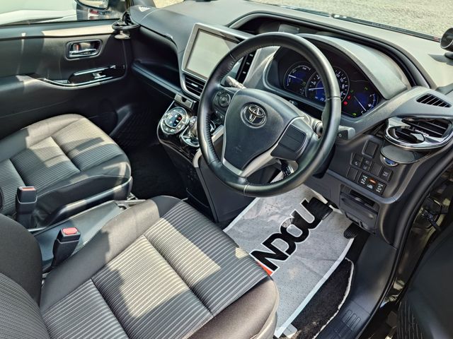 TOYOTA VOXY HYBRID 2020 Image 31