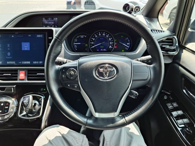 TOYOTA VOXY HYBRID 2020 Image 31