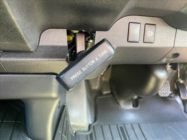 TOYOTA HIACE VAN 4WD 2024 Image 31