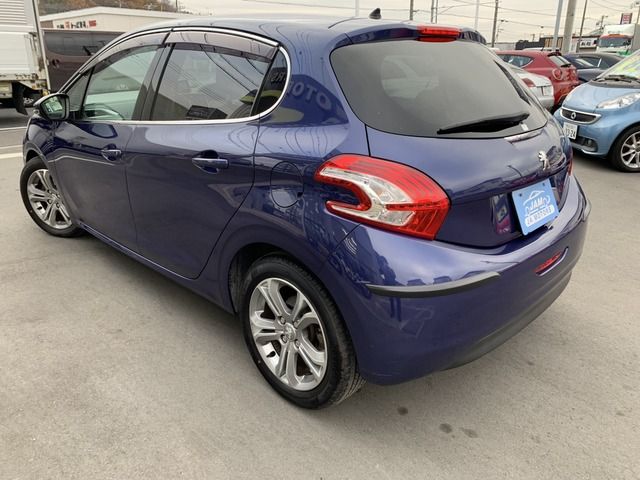 PEUGEOT 208 2013 Image 31