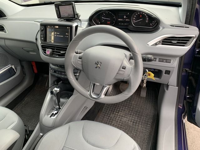 PEUGEOT 208 2013 Image 31