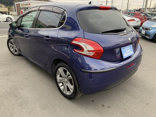 PEUGEOT 208 2013 Image 31