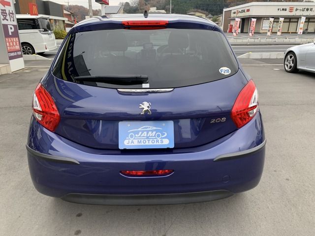 PEUGEOT 208 2013 Image 31