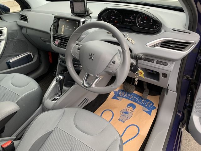 PEUGEOT 208 2013 Image 31