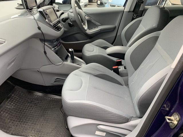 PEUGEOT 208 2013 Image 31