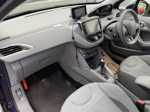 PEUGEOT 208 2013 Image 31