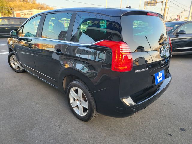 PEUGEOT 5008 2013 Image 31