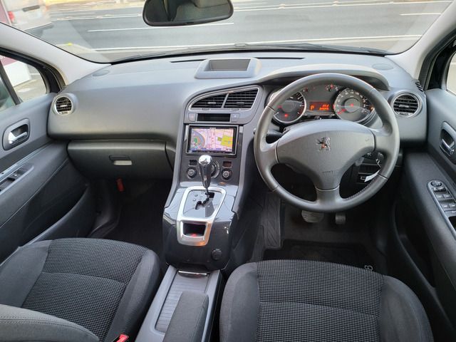 PEUGEOT 5008 2013 Image 31