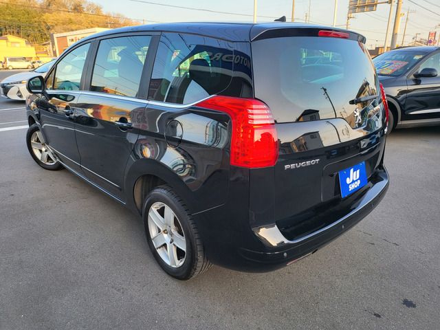 PEUGEOT 5008 2013 Image 31