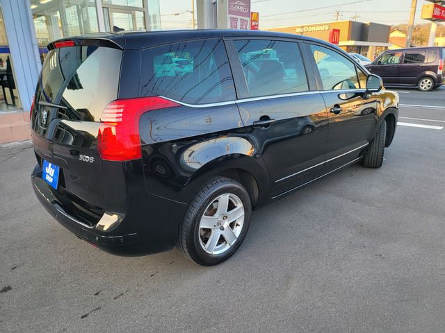 PEUGEOT 5008 2013 Image 31