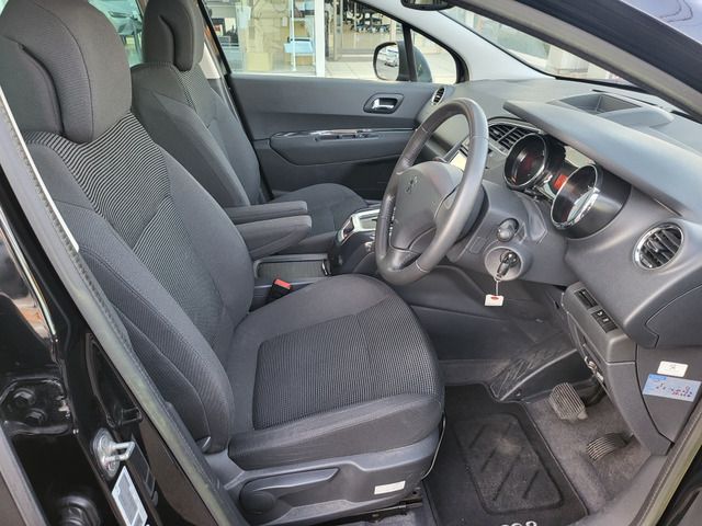 PEUGEOT 5008 2013 Image 31