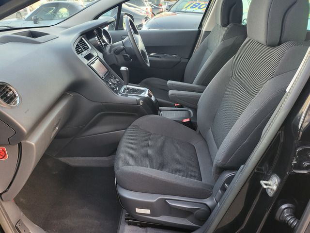 PEUGEOT 5008 2013 Image 31