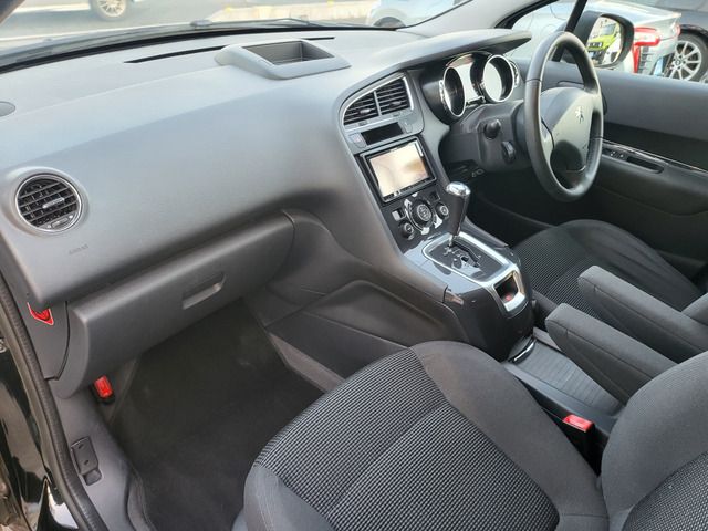 PEUGEOT 5008 2013 Image 31