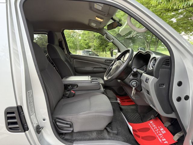 NISSAN NV350 CARAVAN 4WD 2013 Image 31