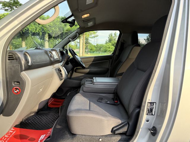 NISSAN NV350 CARAVAN 4WD 2013 Image 31