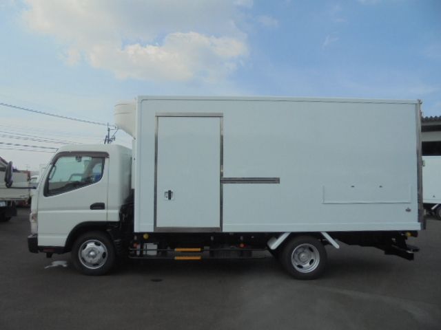 MITSUBISHI CANTER 2018 Image 31