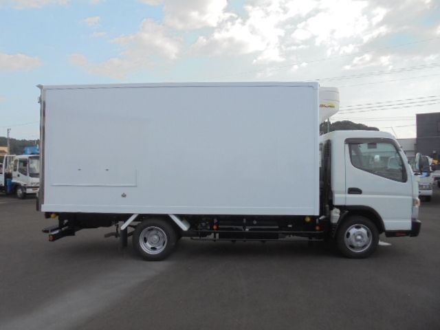 MITSUBISHI CANTER 2018 Image 31