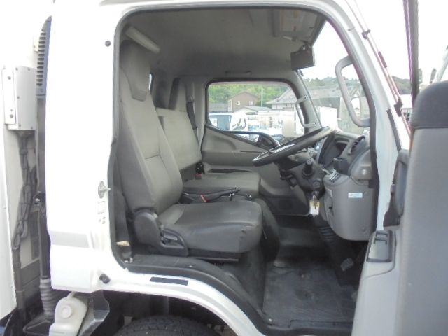 MITSUBISHI CANTER 2018 Image 31