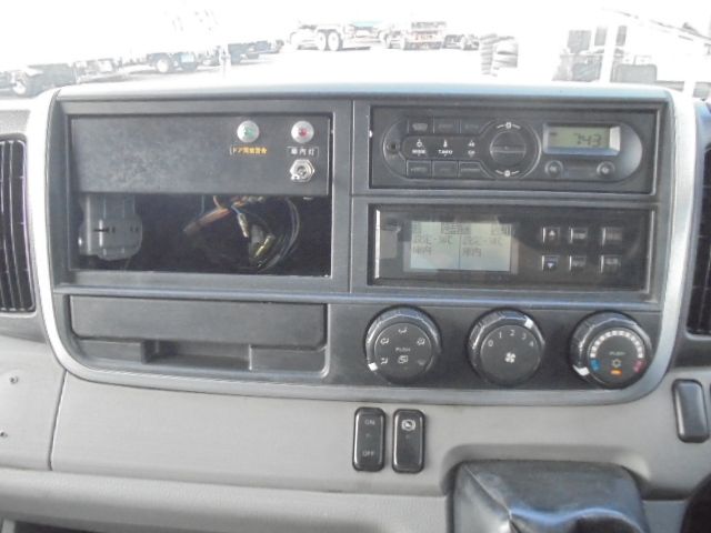 MITSUBISHI CANTER 2018 Image 31