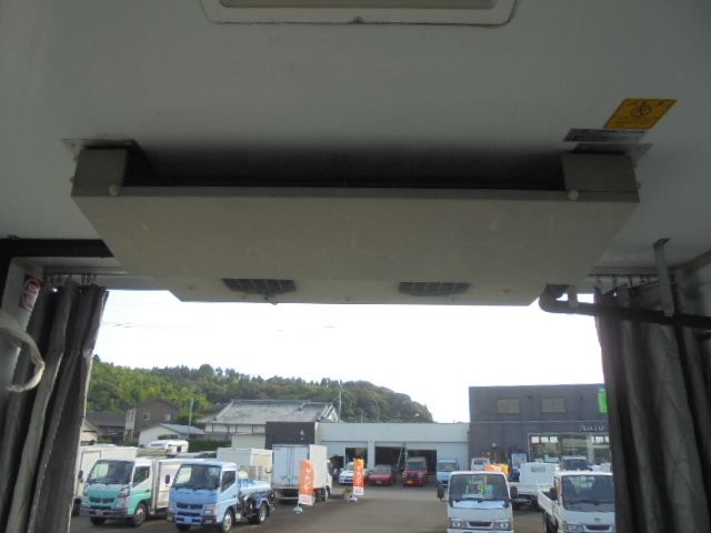 MITSUBISHI CANTER 2018 Image 31