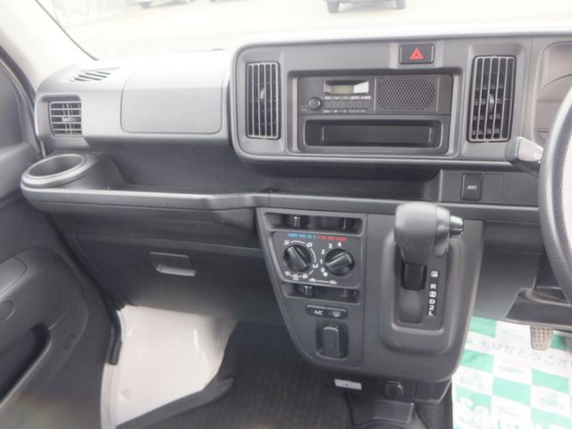 DAIHATSU HIJET CARGO 4WD 2019 Image 31