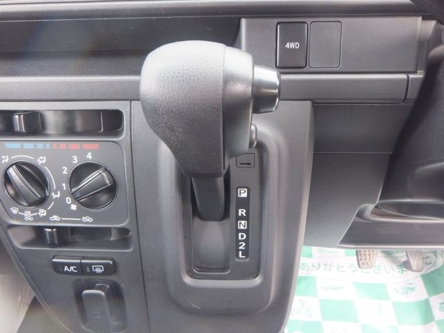 DAIHATSU HIJET CARGO 4WD 2019 Image 31