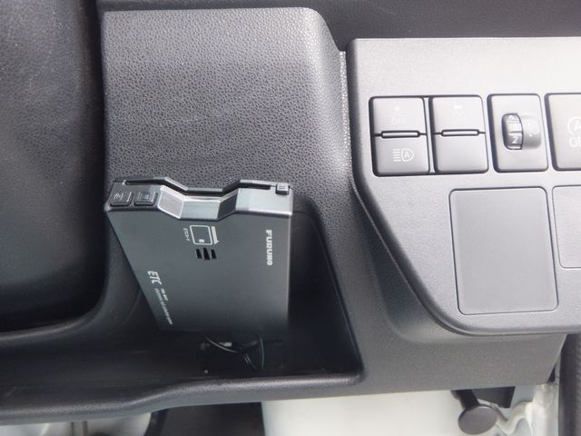 DAIHATSU HIJET CARGO 4WD 2019 Image 31