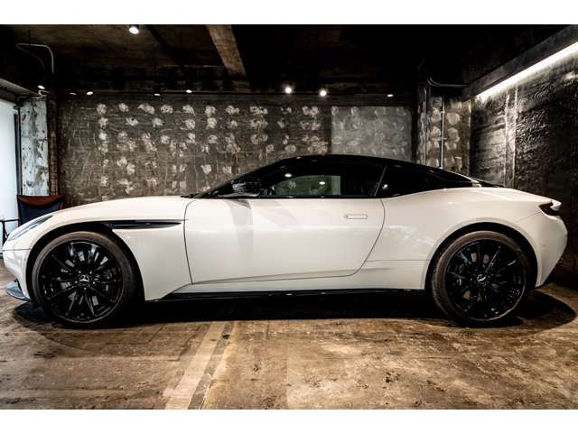 ASTON MARTIN ASTON MARTIN 2018 Image 31