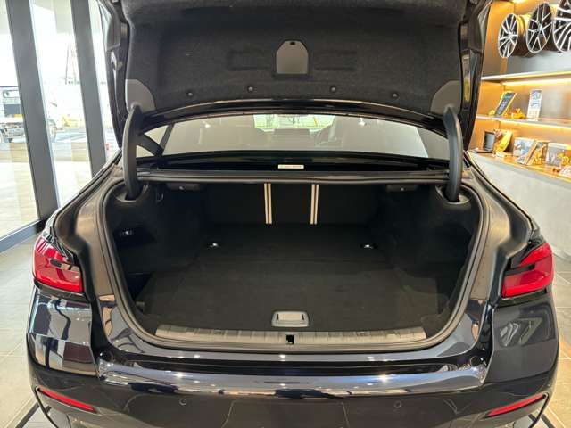 BMW 5SERIES SEDAN 2022 Image 31