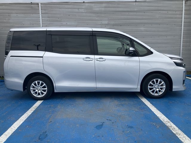 TOYOTA VOXY 4WD 2014 Image 31