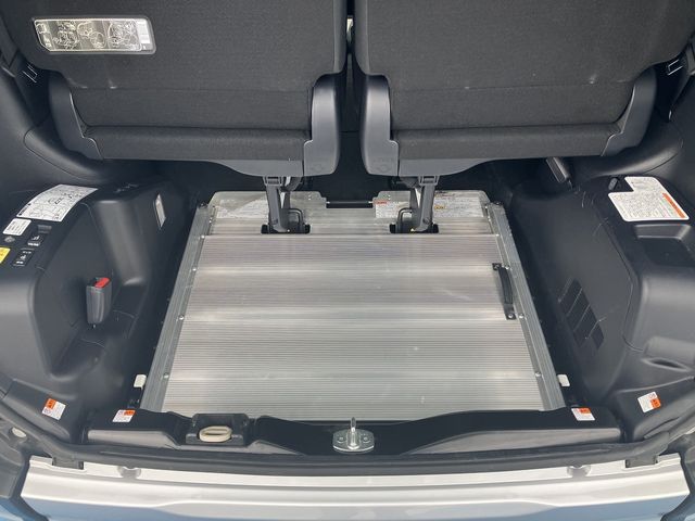 TOYOTA VOXY 4WD 2014 Image 31