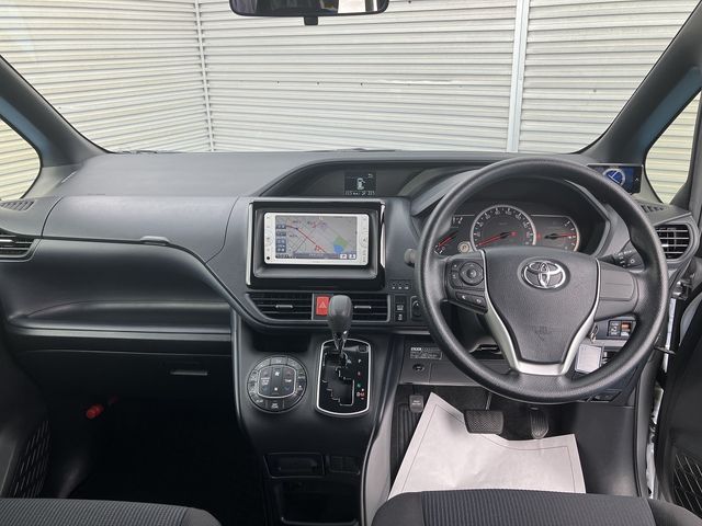 TOYOTA VOXY 4WD 2014 Image 31