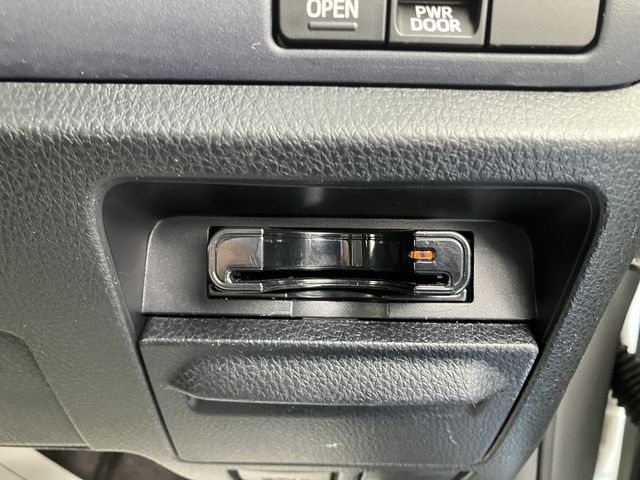 TOYOTA VOXY 4WD 2014 Image 31