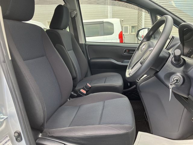 TOYOTA VOXY 4WD 2014 Image 31