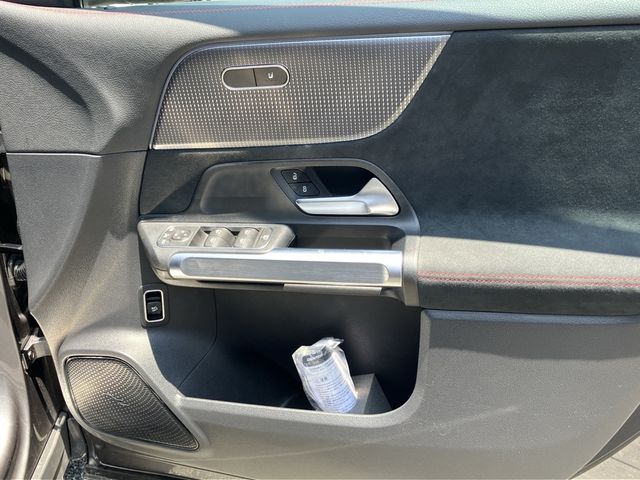 MERCEDES BENZ EQB 2022 Image 31