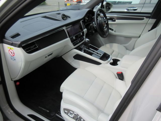 PORSCHE MACAN 2023 Image 31