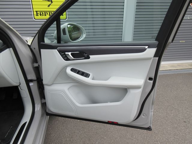 PORSCHE MACAN 2023 Image 31
