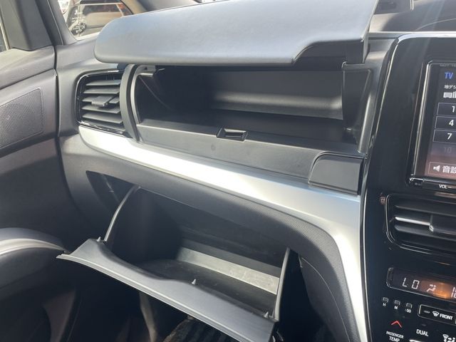 TOYOTA ESTIMA 2017 Image 31