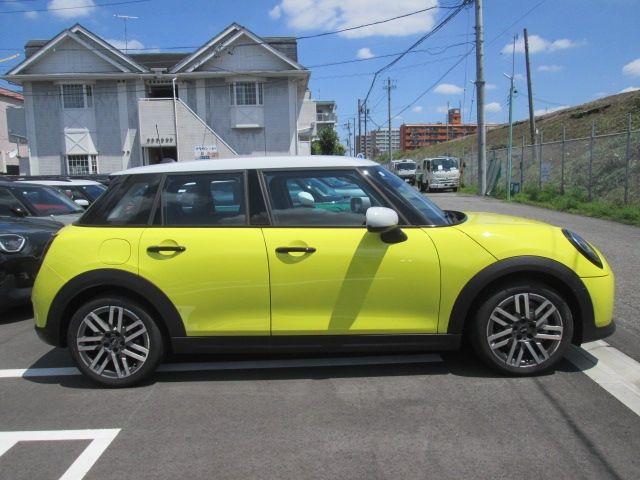 BMW MINI COOPER 5DOOR 2025 Image 31