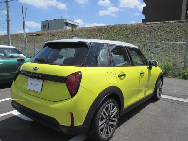 BMW MINI COOPER 5DOOR 2025 Image 31