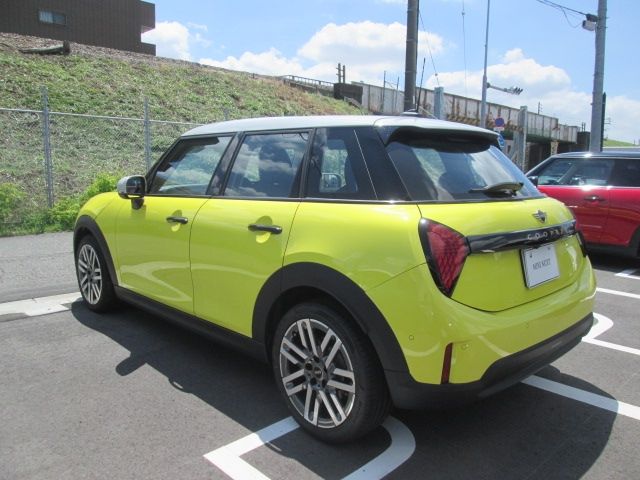 BMW MINI COOPER 5DOOR 2025 Image 31