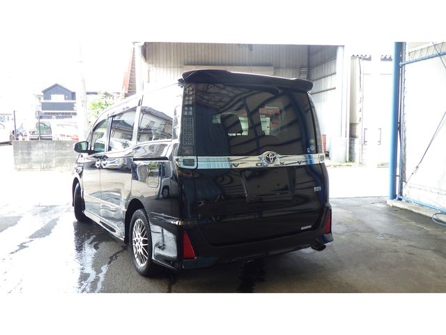 TOYOTA VOXY HYBRID 2016 Image 31