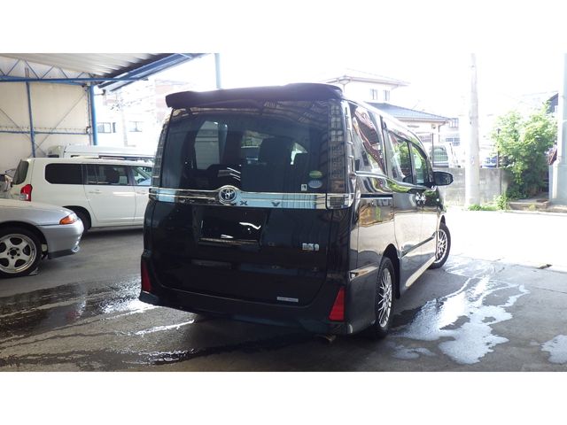 TOYOTA VOXY HYBRID 2016 Image 31